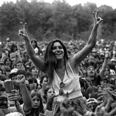 topless woodstock|Woodstock 99 Photos That Reveal The Festivals Unbridled。